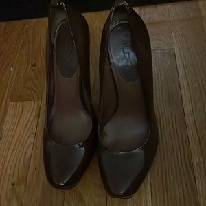 Aldo brown patent leather pumps
